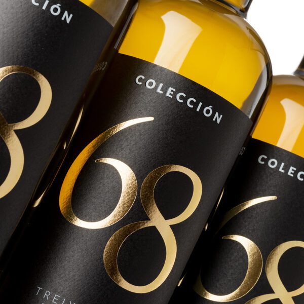 fotografía detalle botellas Costeira Colección 68 Treixadura